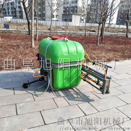 四輪拖拉機(jī)后懸掛式打藥機(jī)在果樹大棚中的應(yīng)用與優(yōu)勢(shì)